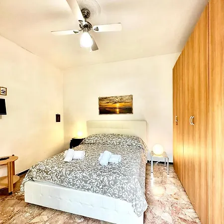 Hostdomus - Casa Medusa Daire Finale Ligure